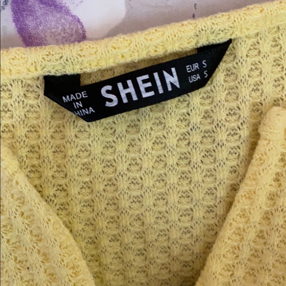 Cropped Top - Picture 2 of 3